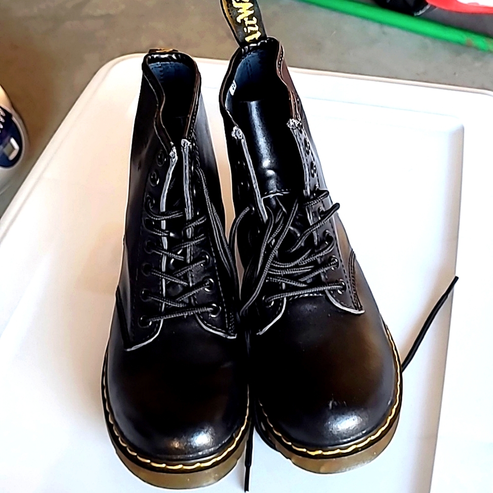 Dr.Marietens boots size. 36, black good condition like new